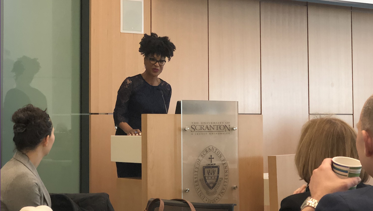 Nicole Young '00 speaks to a crowd in Leahy Hall on April 2.