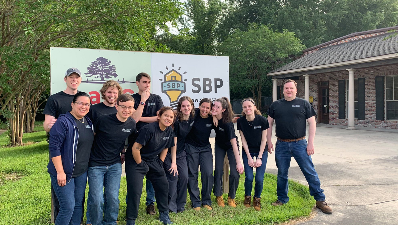 Students servewith the St. Bernard Project in Baton Rouge, Louisiana.