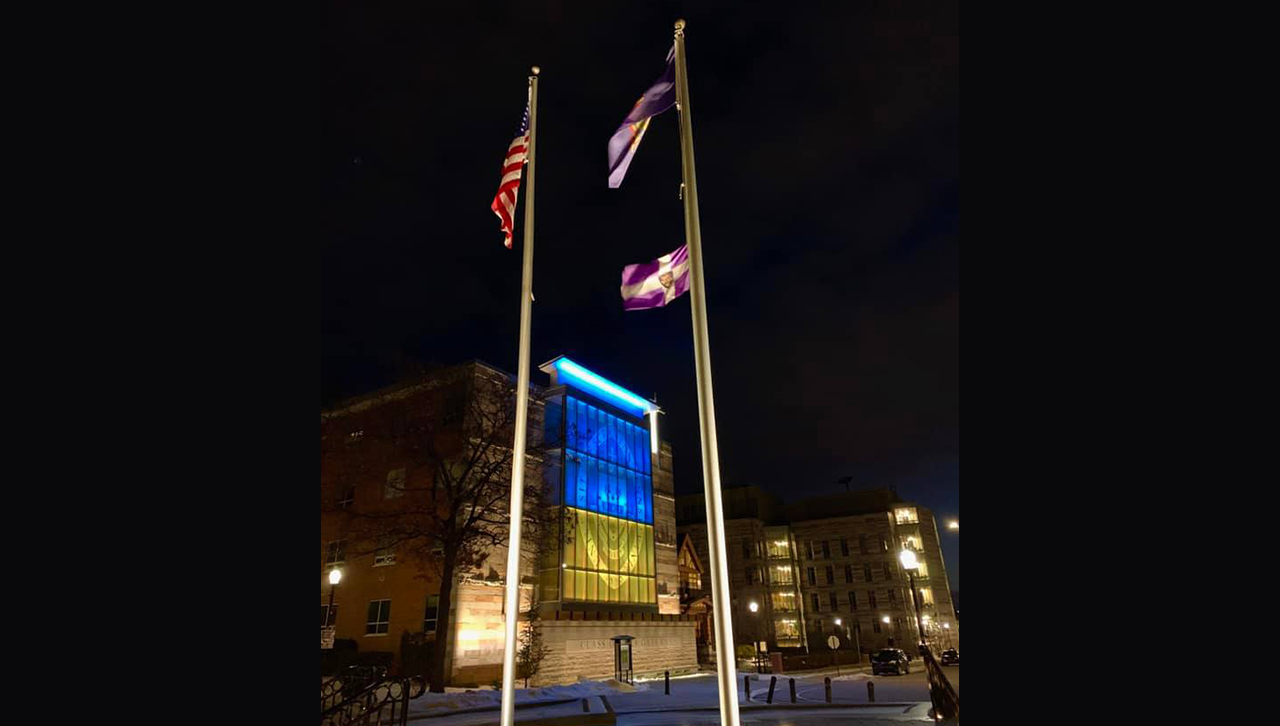 The University of Scranton has lit the Ukraine flag on its Class of 2020 Gateway to “show our thoughts and prayers are with the Ukrainian people, as we join with others across the world to pray peace and freedom are restored to their country and their people once again.”