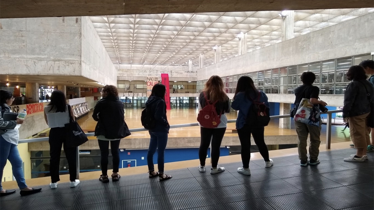 Students examining the Architecture and Urbanism School at the University of São Paulo (FAU USP), designed in 1961 by João Batista Vilanova Artigas. 