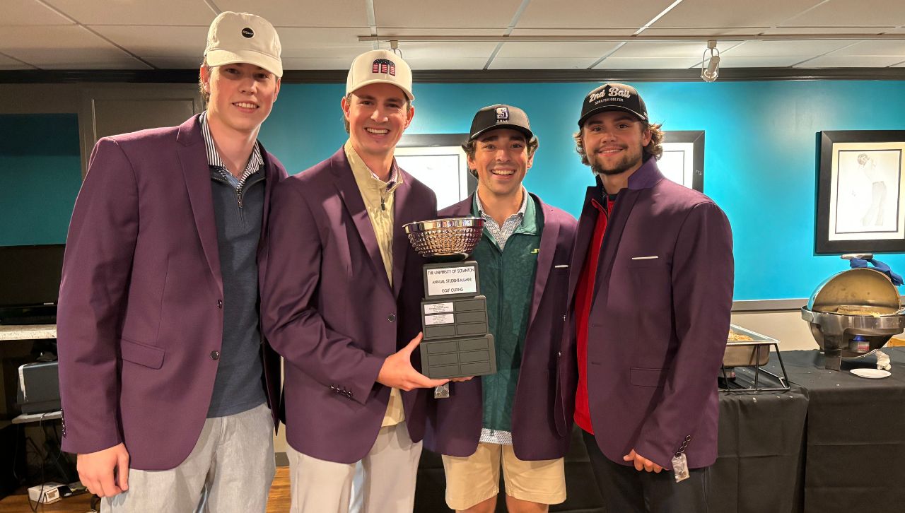 Dunn '24, Merlan '26, O'Donoghue '24 and O'Donoghue '26 Win Third Annual Alumni-Student Golf Outing image