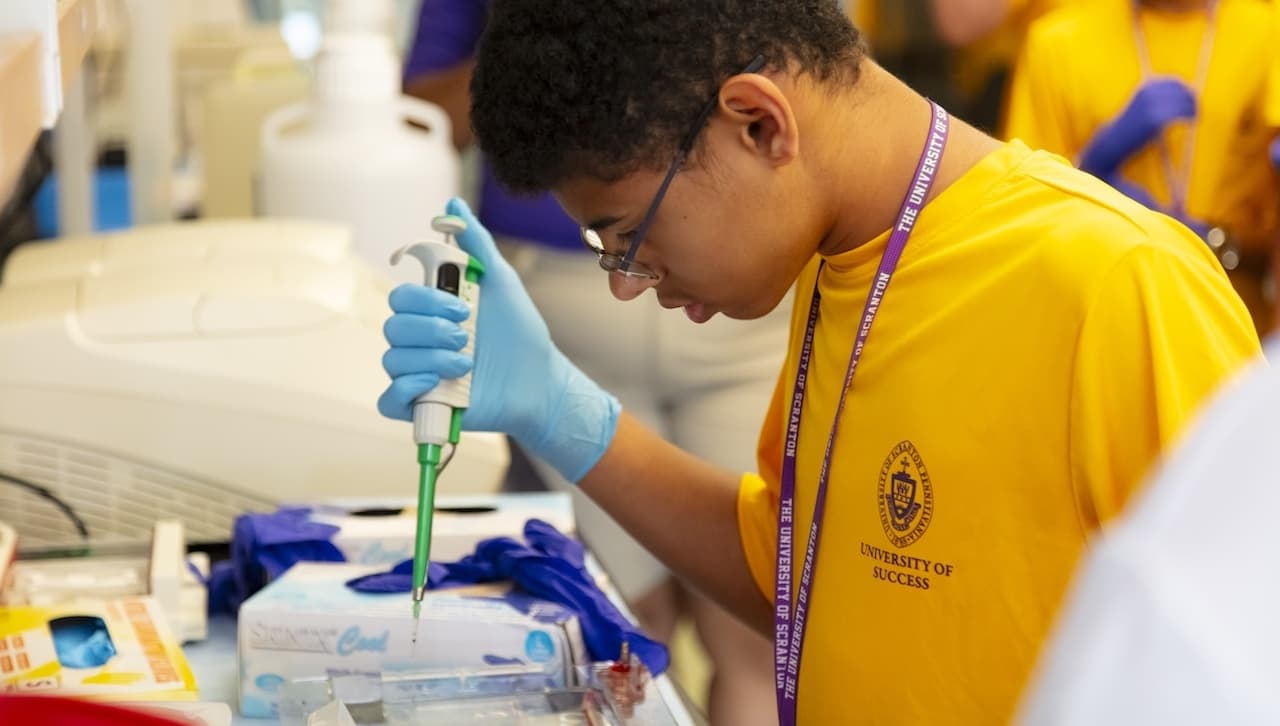 The University of Scranton’s University of Success, a four-year pre-college mentorship program that is offered free of charge to participants, is now accepting applications for the upcoming 2025 academic year that begins this summer. Applicants must be currently enrolled in the eighth grade.