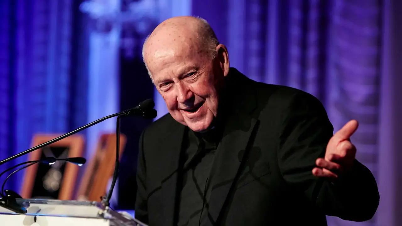 Rev. Bernard R. McIlhenny H'98 speaks at the 2016 President's Business Council Annual Award Dinner. 