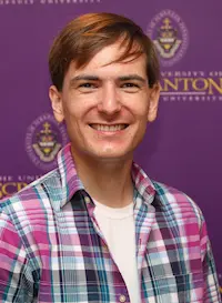 A headshot of an individual.