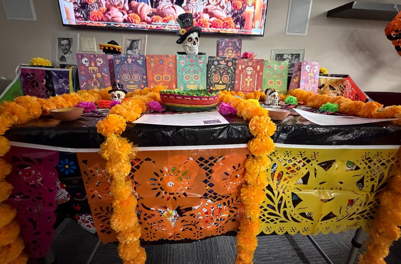 Dia de Los Muertos ofrenda